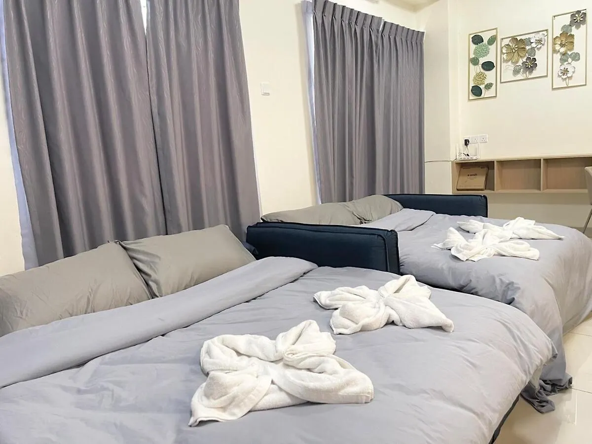 Bukit Indah Karaoke Corner 5Parking Muji 4-10Pax Villa Johor Bahru 0*,  Malaysia