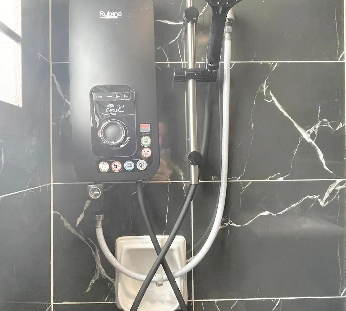 Holiday home Bukit Indah Karaoke Corner 5Parking Muji 4-10Pax Villa Johor Bahru